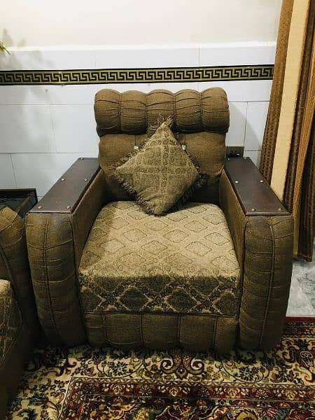 Urgent sale sofa set 1