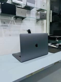 MacBook Pro 2017 Touch bar | 15 inches | Core i7 | 2gb graphic card