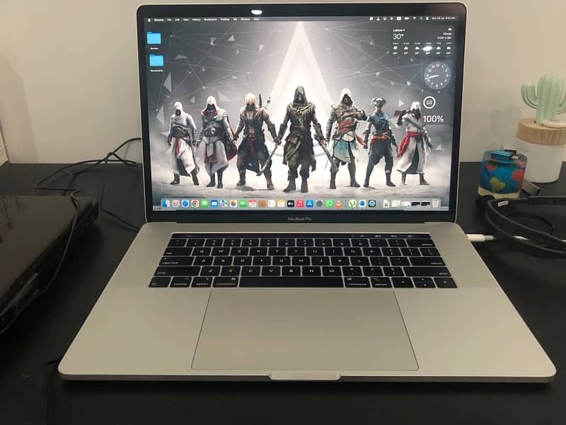 Macbook pro 2019 32gb ram core i7 512gb 4gb graphins card 3