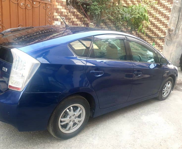 Toyota Prius 2011 import 14 number 15 4