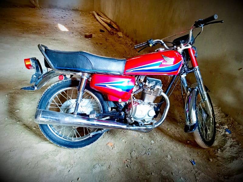 Honda 125. Islamabad number. 1