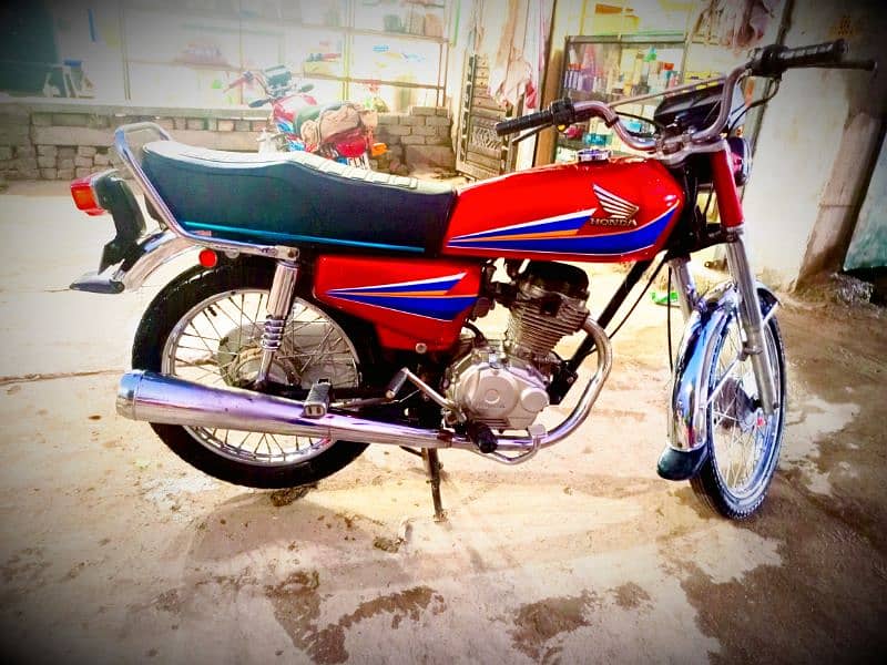 Honda 125. Islamabad number. 2