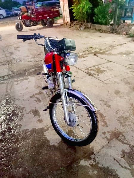 Honda 125. Islamabad number. 3