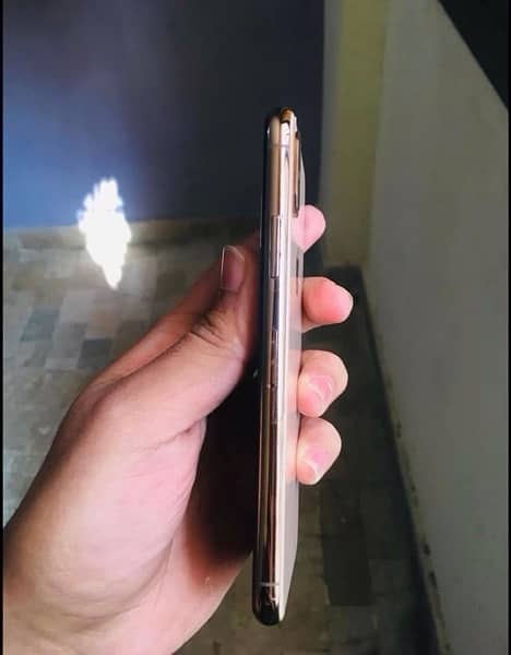 iPhone Xs Gold 64gb PTA Approved 2