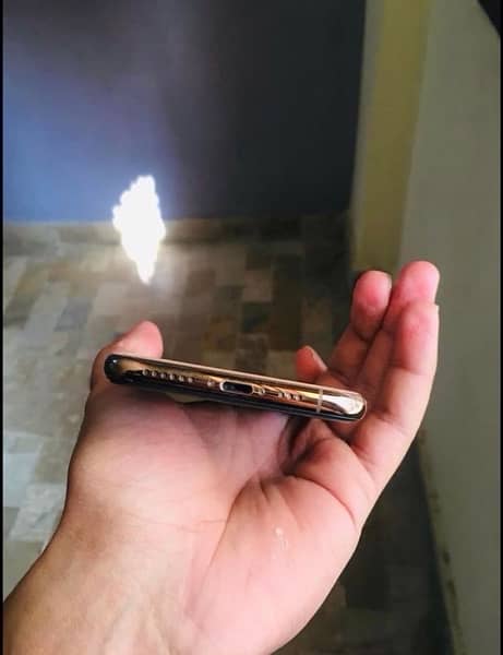 iPhone Xs Gold 64gb PTA Approved 3