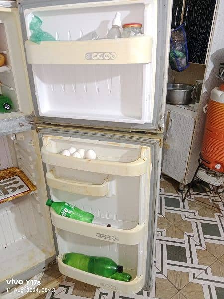 Orient 10 Qubic Fridge for sale urgent 2