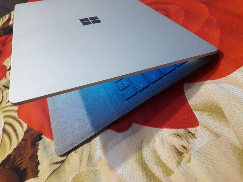 Microsoft Surface Laptop 3 8/256 Core i5 Generation 10 2