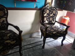 chairs bilkul saaf ha