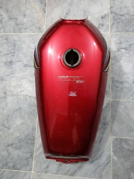 2015 model honda 125 Genuine tanki tappy, Fuel Tank and side covers 2