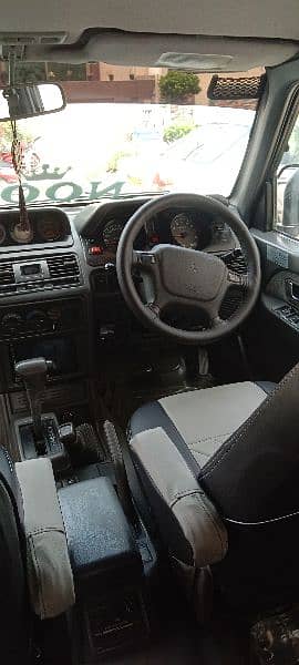 Mitsubishi Pajero 1993 9