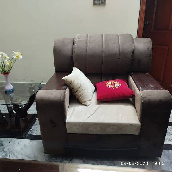 7 seater sofa Set. Good Condition 2