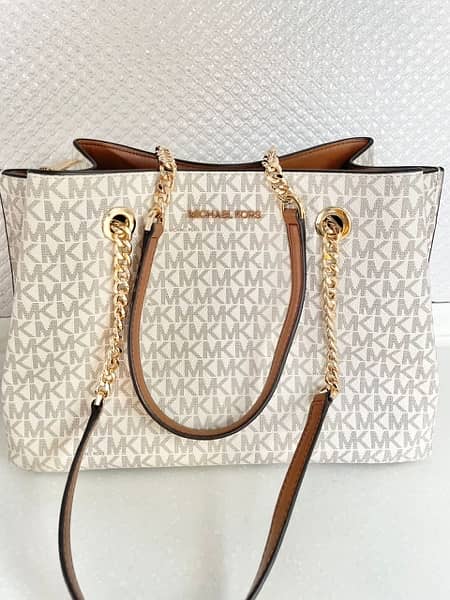 Micheal Kors Hand Bag With Tags 5