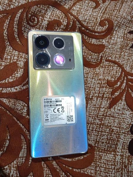 Infinix note 40 8/256 golden 5