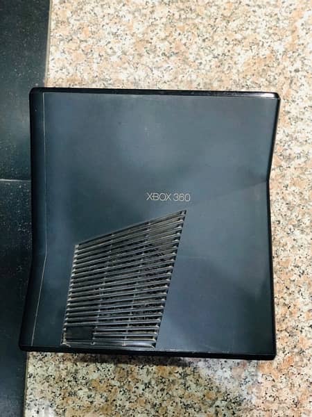 XBOX 360 Slim | 320 GB Hard drive | One Controller | Kinect | 3