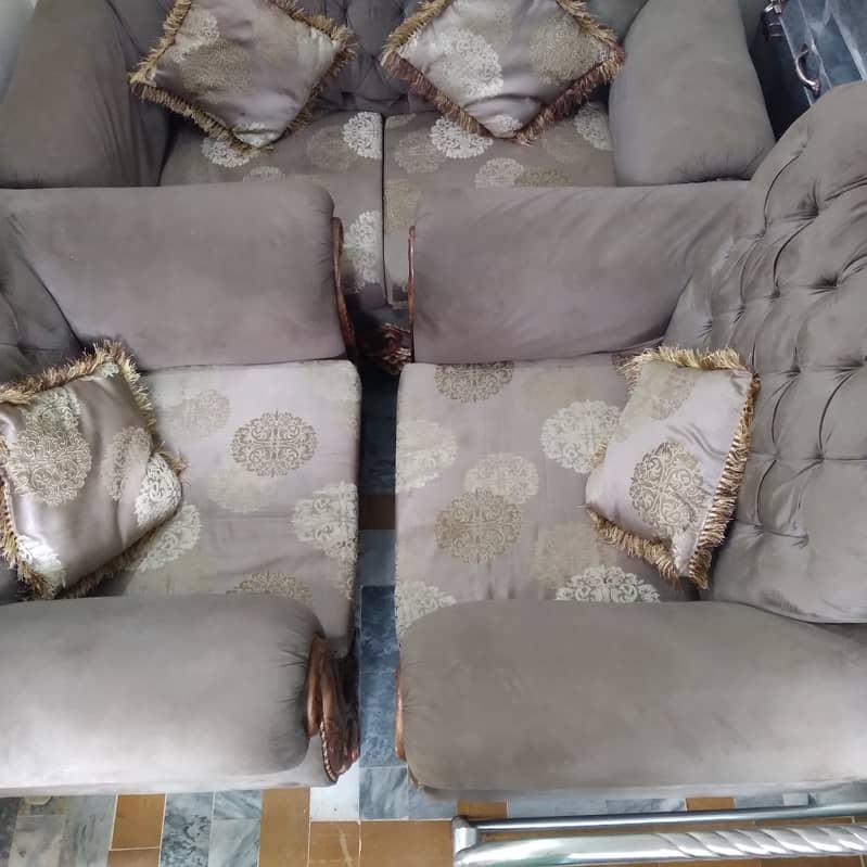 Sofa Set in Excellent Condition 5