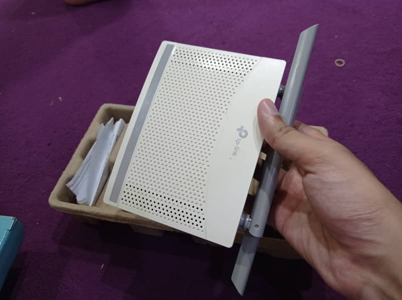 TP LINK Router TL-WR820N 3