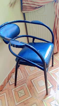 chair for sell is tarah ki 4 hain