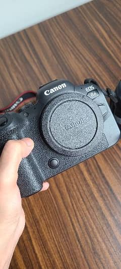 Canon R6 Mirrorless Camera with 24-105 lens. warranty till Sept 2024