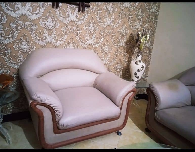 7 seater sofa. white colour. 2