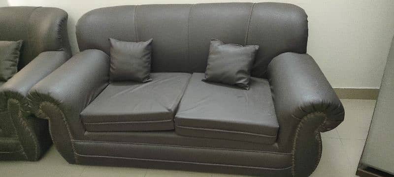 2-1-1 sofa set. Enjoy this sofa for life time whoever buy. . . 1