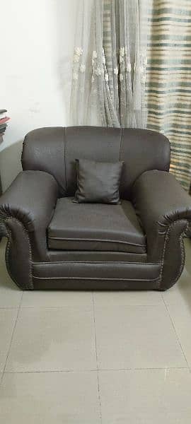 2-1-1 sofa set. Enjoy this sofa for life time whoever buy. . . 2