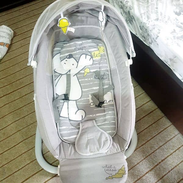 URGENT sale Baby Swing 1