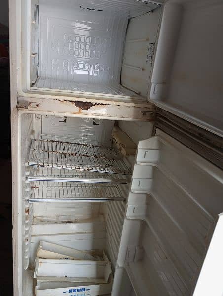 Dowlance Fridge for sale 3