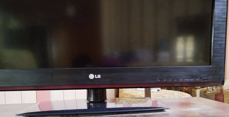 LG LCD TV 32" FOR SALE 2