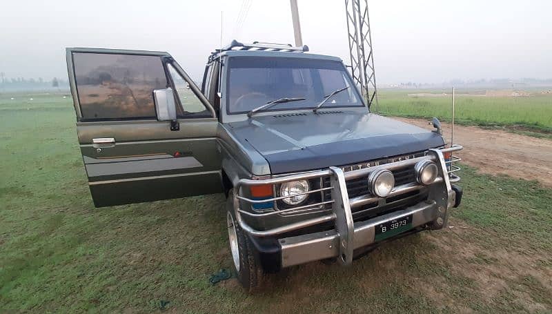 Mitsubishi Pajero Jeep Auto CNG AC 9