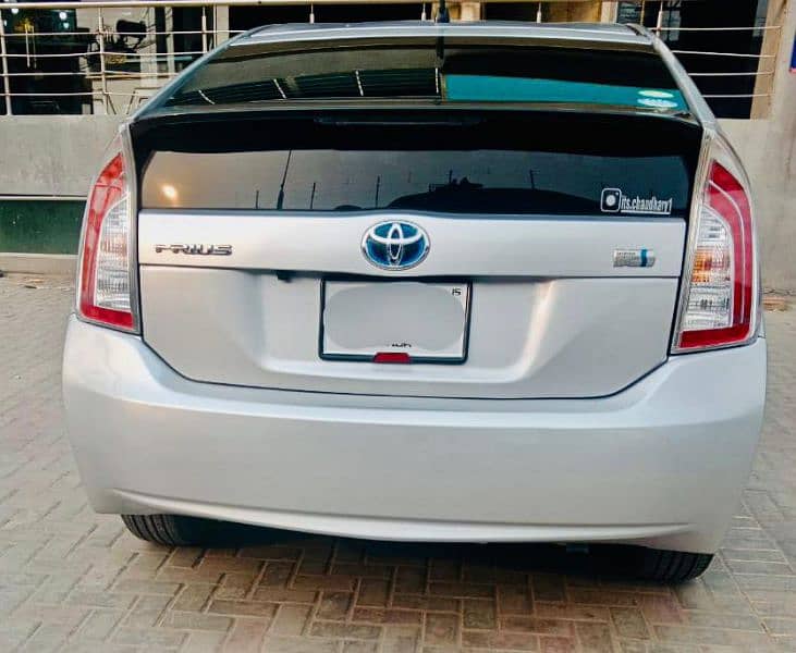 Toyota Prius 2015 3