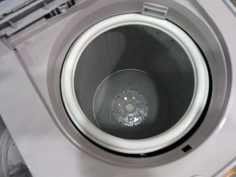 Toyo Double Washing machine and Dryer 4