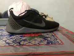 Nike Comfert size pak 9,10 both can wear