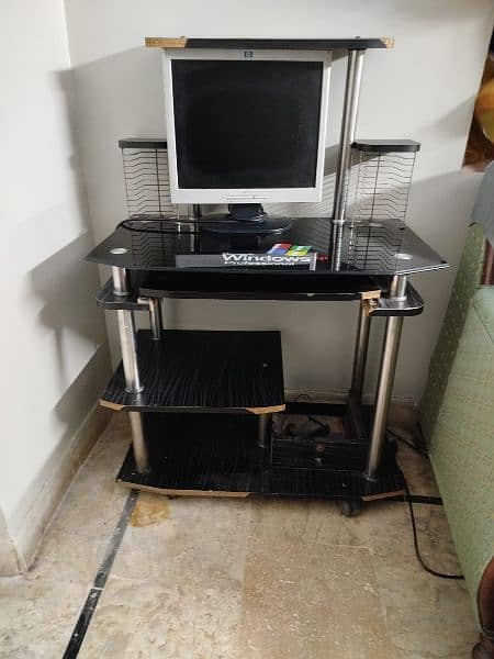 Computer table for sale. A bit used probably 1.5 years. 2