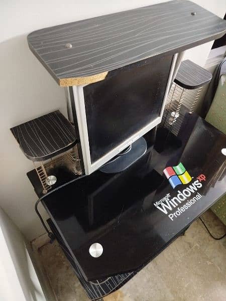 Computer table for sale. A bit used probably 1.5 years. 3