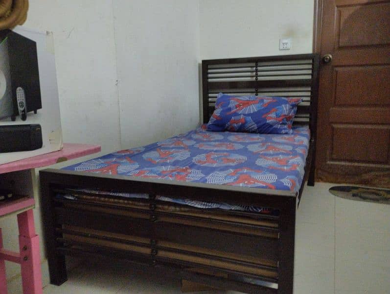 2 single bed with mattress 3