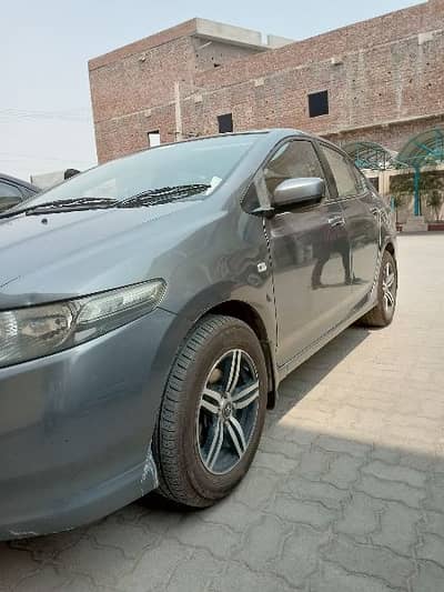 first onwer Honda city 2013 Lahore registered excellent