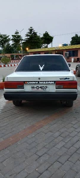 Nissan Sunny 1989 3