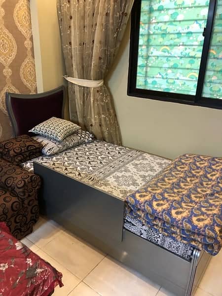 House hold items / divider / bed 8