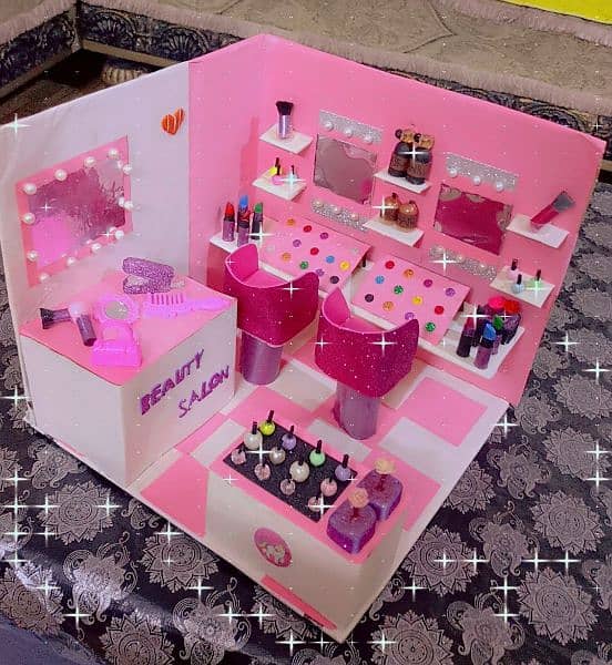 Miniature Beauty Parlor with complete accessories. 0