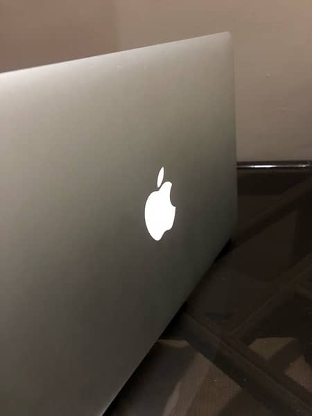 MacBook Air 2015 11 Inch | 4GB Ram | 128GB Ssd 11