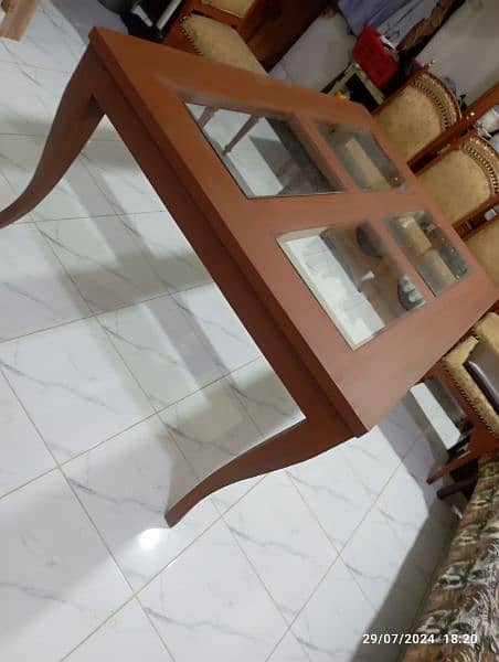 Good condition with Six chairs 8