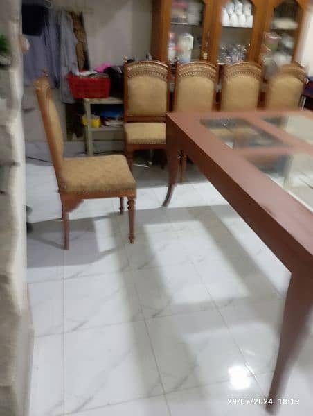 Good condition with Six chairs 10