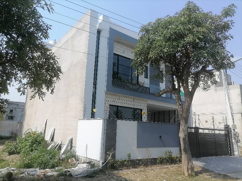 10 Marla House Is Available For Sale In Wapda City - Block M, Faisalabad 2