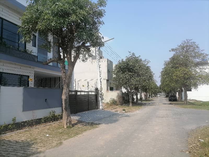 10 Marla House Is Available For Sale In Wapda City - Block M, Faisalabad 4