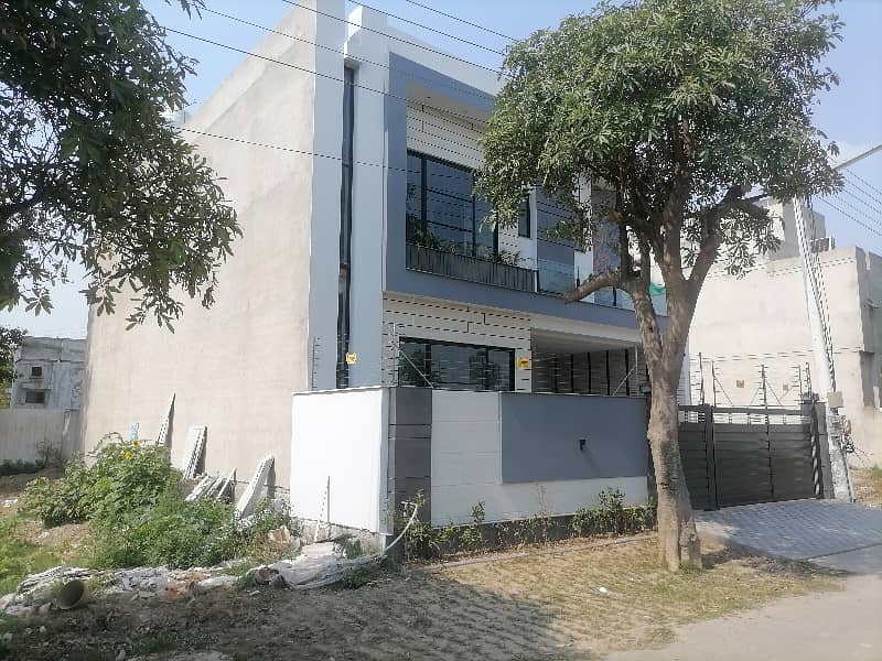 10 Marla House Is Available For Sale In Wapda City - Block M, Faisalabad 6