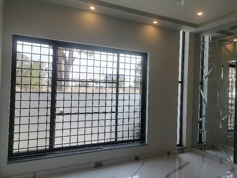 10 Marla House Is Available For Sale In Wapda City - Block M, Faisalabad 13