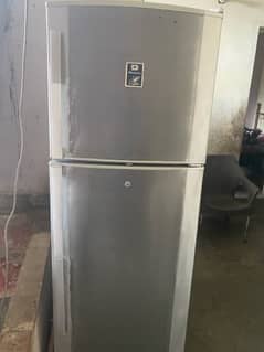 dawlance fridge medium size