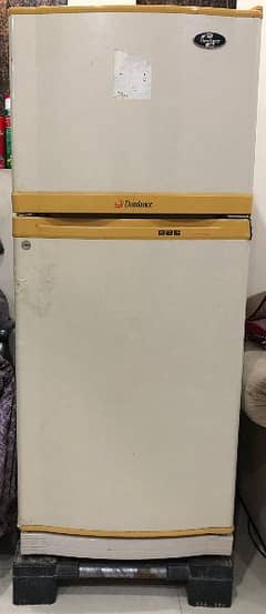 DAWLANCE REFRIGERATOR WITH FREEZER