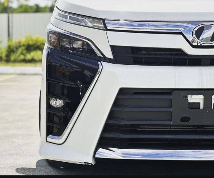 Toyota Voxy 2019 full option 2