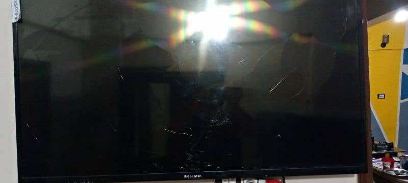 LED 43 INCH ECHO STAR PANEL DAMAGE 2